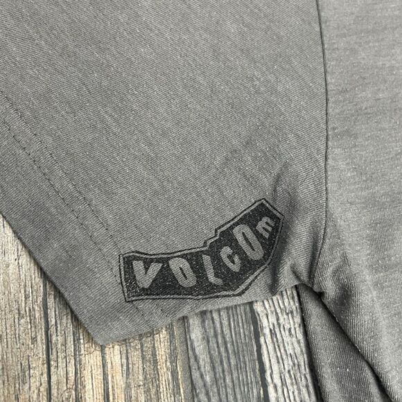 ๐๏ธโ๏ธ๐โโ๏ธ Vintage VOLCOM HAWAII North Shore SURF T-Shirt RARE Graphics XL - EUC - Picture 9 of 10